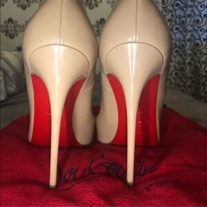 Worn 3 times in great condition, comes withh a dust bag